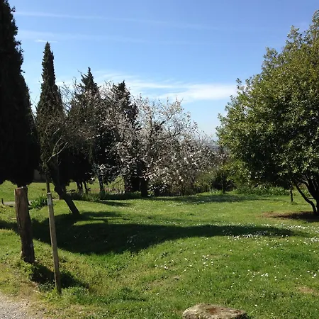 Ecuries Sainte Croix Bed and breakfast 2*