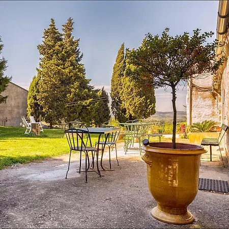B&B Ecuries Sainte Croix 4*