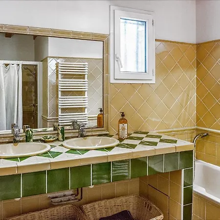 Ecuries Sainte Croix 4* Carcassonne