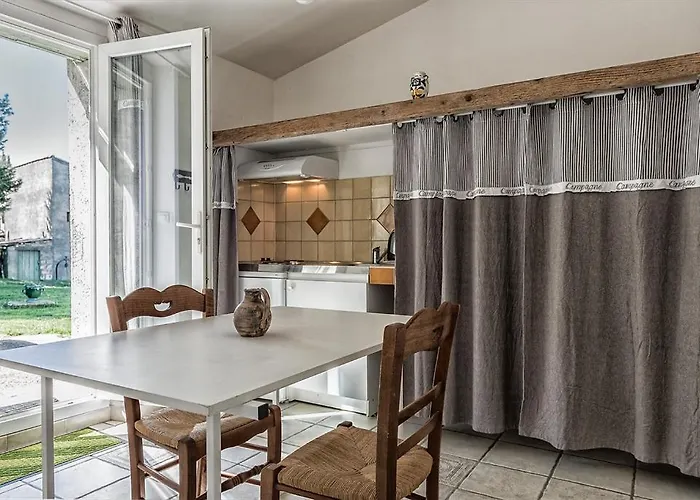 Ecuries Sainte Croix 4* Carcassonne