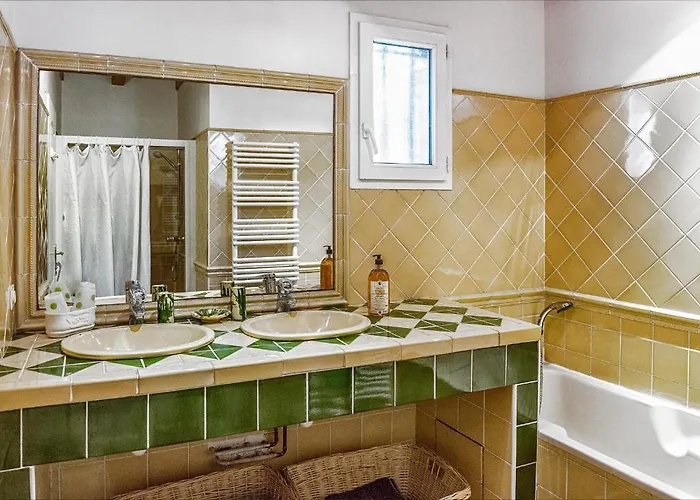 Ecuries Sainte Croix 4* Carcassonne